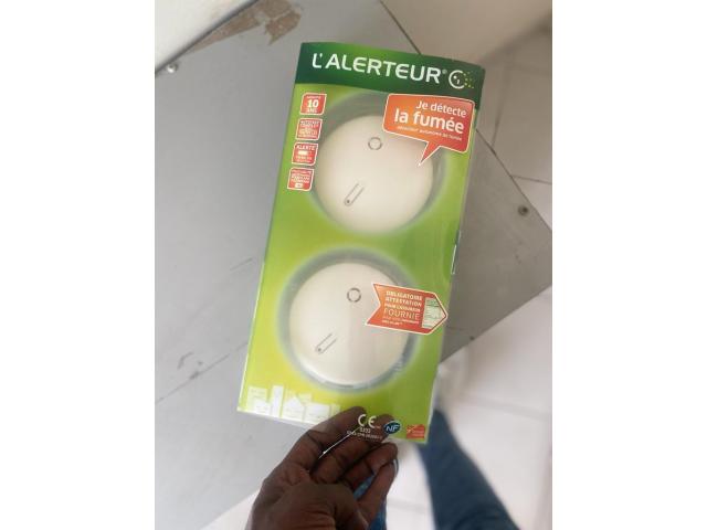 Photo EXTINCTEURS  CO2  , A POUDRE ABC , & A EAU  , INSTALLATION POSSIBLE  PARTOUT AU SENEGAL image 4/6