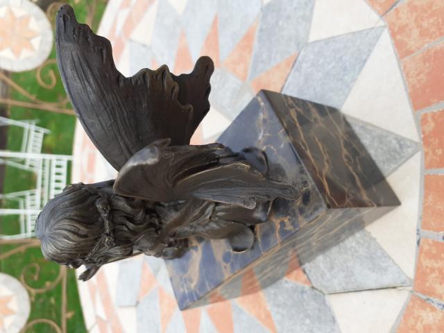 Photo FEE ASSISE EN BRONZE AU PAPILLON SUR SOCLE . image 4/6
