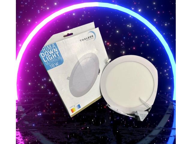 Photo Fenêtres volets porte led miroir image 4/6