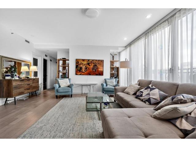 Photo Fully-Furnished penthouse 100 m from Concordia University (Montreal, Quebec) image 4/6