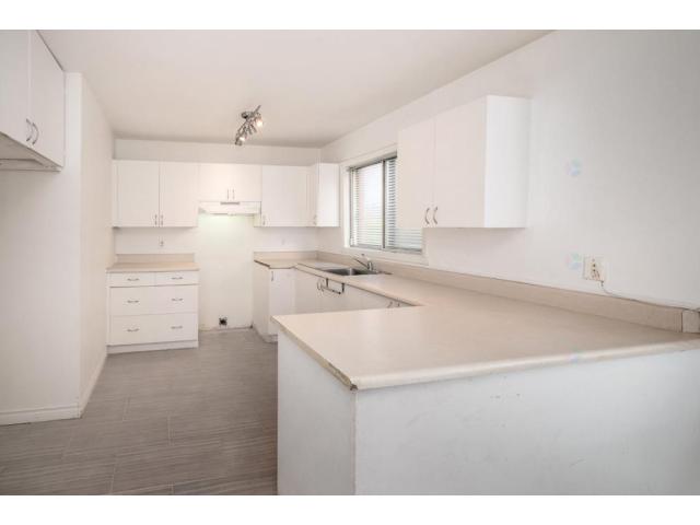 Photo Grand appartement 4 1/2 Rivière-des-Prairies LIBRE (Montreal, Quebec) image 4/6