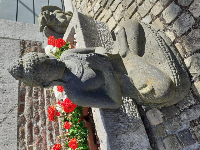 Photo GRAND BOUDDHA A LA PRIERE EN PIERRE PATINEE (1m) image 4/6