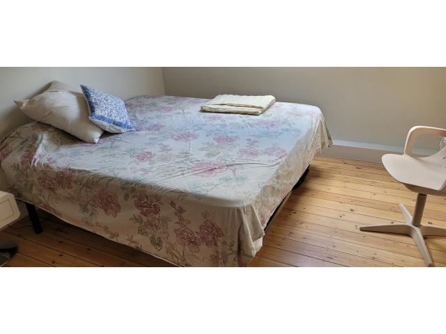 Photo Grand matelas haut de gamme avec sommier image 4/4