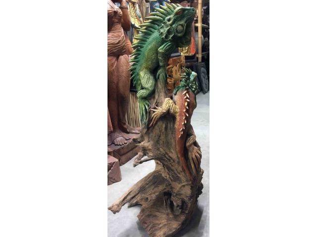 Photo Grande statue d'iguane en bois sur un tronc - H: 100 cm image 4/4