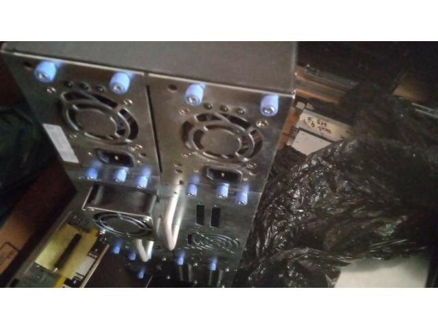 Photo IBM System Storage TS3200 Tape Library 3573-L4 with 1x LTO 4 95P5817 Tape Drives image 4/6