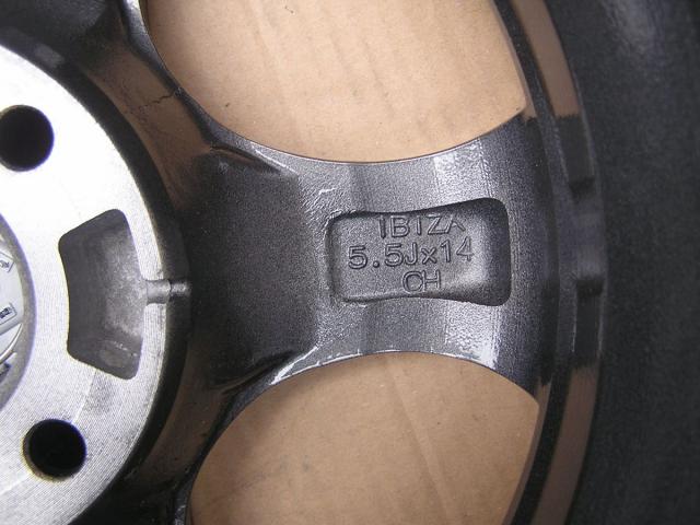 Photo Jante alu Renault Ibiza 5,5x14 neuve p. Twingo 2 image 4/6