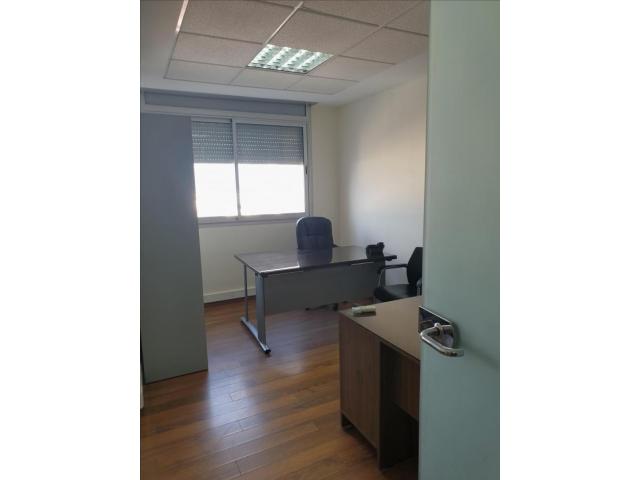 Photo Joli Bureau équipé en location bien situé image 4/4