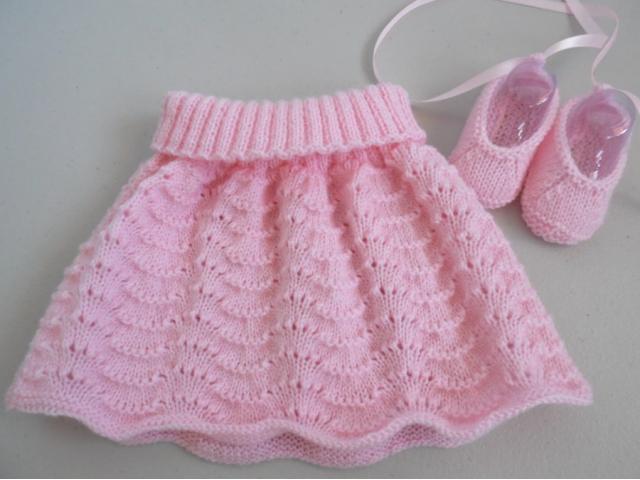 Photo Jupe et chaussons roses layette bébé tricot laine image 4/6