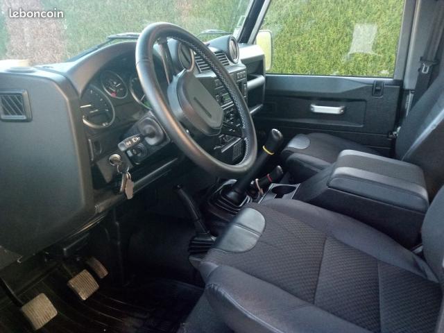 Photo LAND ROVER DEFENDER TD4 SW 4Places image 4/6