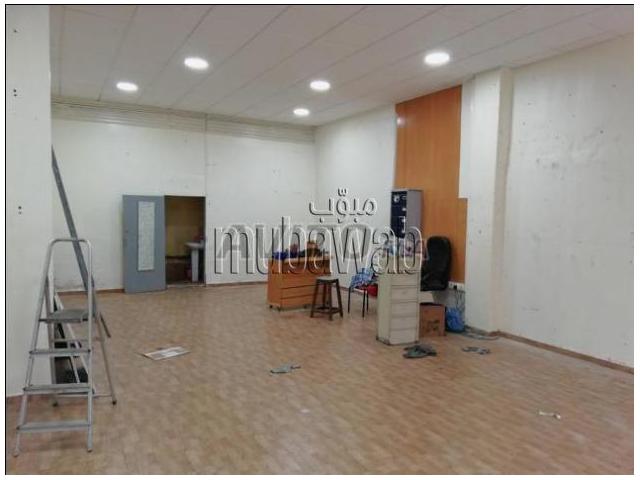 Photo Local commercial bien placé angle image 4/6