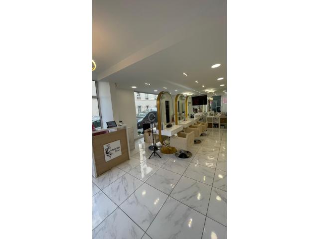 Photo Location d'un fauteuil de coiffure au sein d'un salon pour femmes image 4/5