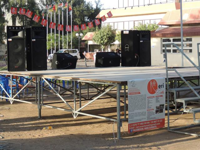 Photo LOCATION DE PODIUM A BON PRIX image 4/4