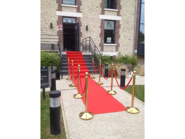 Photo LOCATION DE TAPIS ROUGE ET POTELETS A DAKAR image 4/4