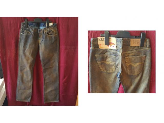 Photo Lot de 300 pièces jeans Replay authentique neuf avec étiquettes pour femme. image 4/6