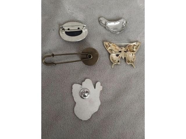 Photo Lot de 5 broches et pin's fantaisie image 4/4