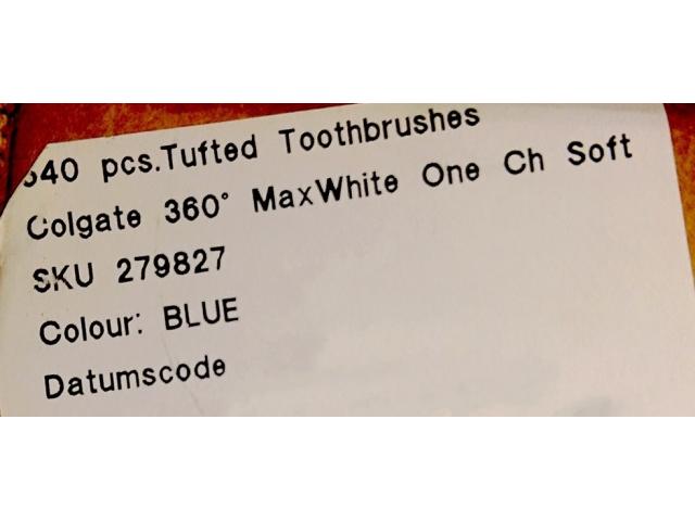 Photo Lot de 54 Broses à dents Colgate 360 Max White One Bulk Blue image 4/4