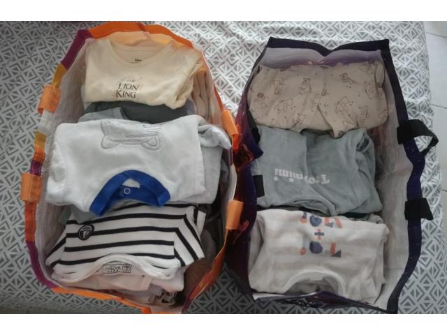 Photo Lot de vêtements bébé image 4/5