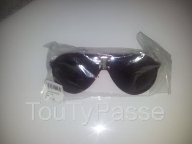 Photo Lunettes de soleil Calvin klein CK à saisir image 4/4