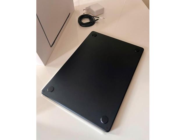 Photo MacBook Air 15" M2 – 16 Go – 256 Go SSD image 4/4