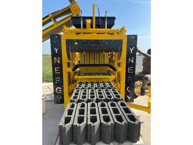 Photo Machine bloc beton Machine de parpaing image 4/4