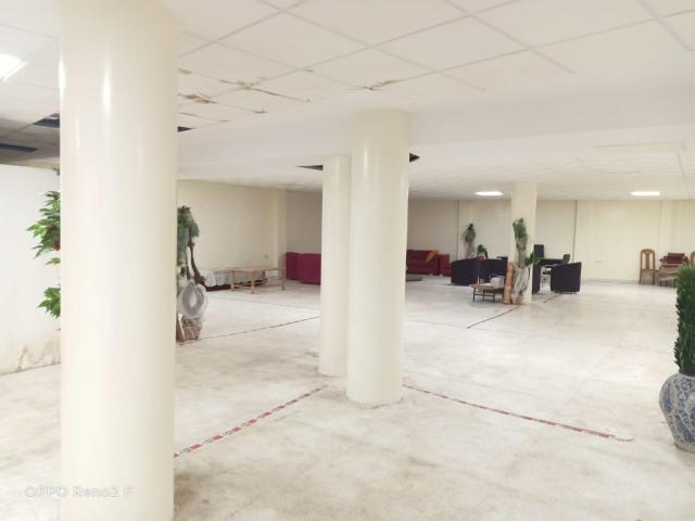 Photo magasin en location  et Show Room 200m2 Rez de chaussée et 1000m2 image 4/6