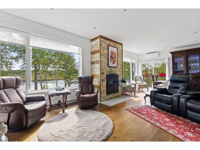 Photo Maison au bord de l'eau dans un décor enchanteur (Saint-Côme/Linière, Quebec) image 4/6