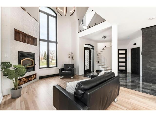 Photo Maison de prestige baignée de lumière à Saint-Michel (Quebec) image 4/6