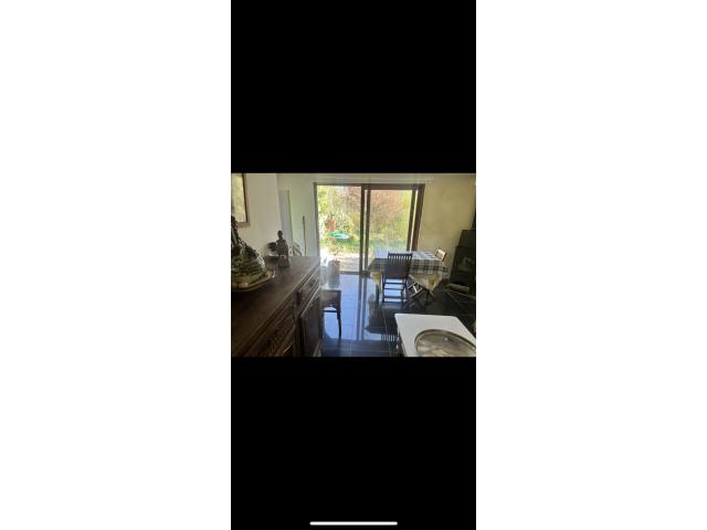 Photo Maison unifamiliale avec dépendance comprenant un vaste jardin sur un terrain de +/-2000 m2 située à image 4/6