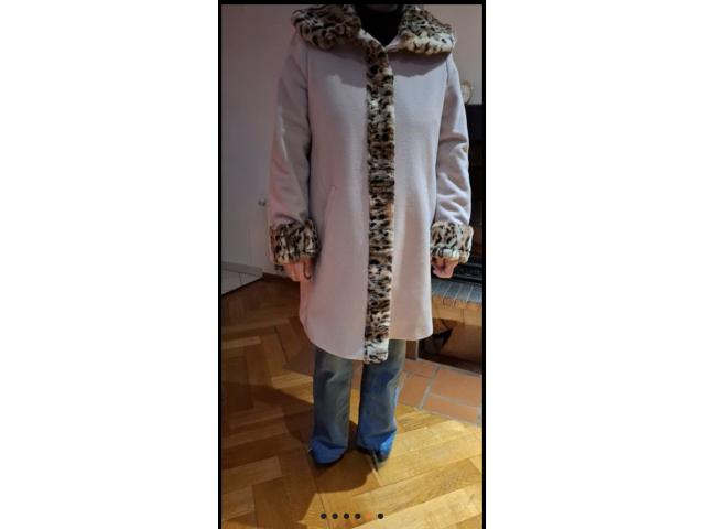 Photo Manteau court beige avec fausse fourrure Comme neuf image 4/5