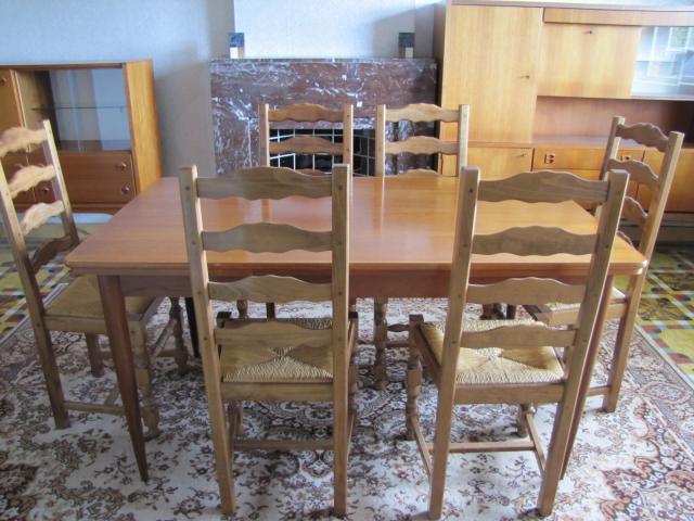 Photo meubles de salle à manger 1970 table et 6 chaises image 4/6