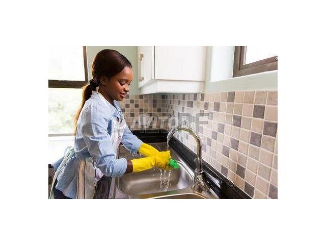 Photo Nous sommes des spécialistes d’employés de maison. --femme de ménage --nounou --cuisinière --chauffe image 4/4