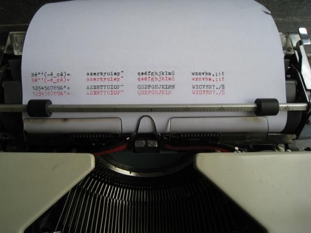 Photo Olympia SM9 / Machine à écrire vintage avec valise de transport image 4/6