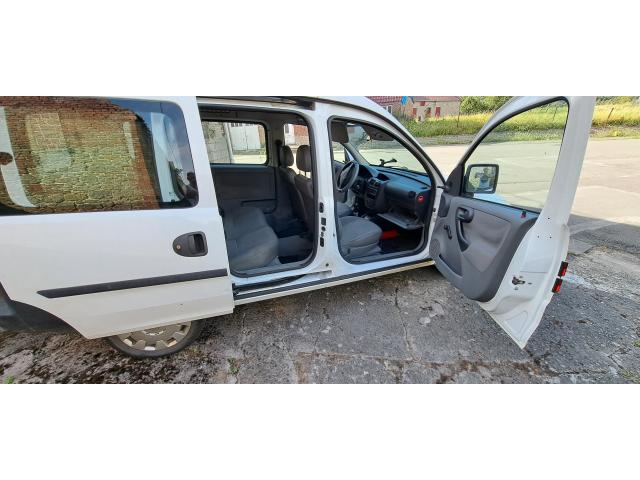 Photo Opel Combo Tour 1,3 cdti-Réparer ou pièces image 4/6