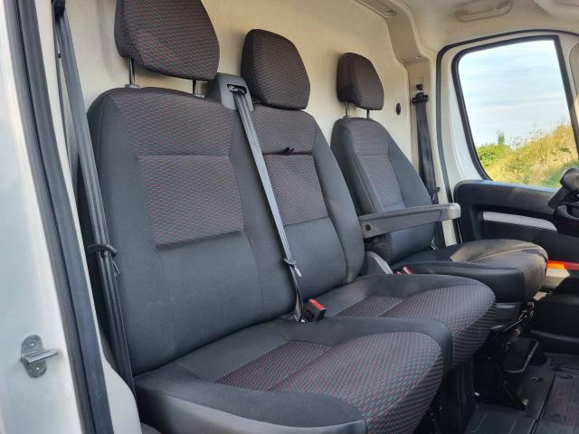 Photo Peugeot Boxer 9/2021 L2H2 2.2hdi 136cv 46249km Airco Cruise image 4/6