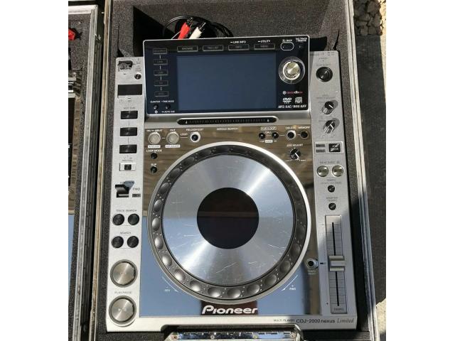 Photo Pioneer DJ Set up 2x CDJ2000 Nexus 1x DJM900 Mixer - Limited Edition Platinum image 4/4