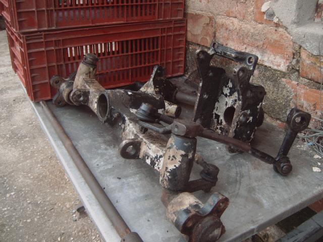 Photo plusieurs pièces détacher pour tracteur hako trak faire prix image 4/6