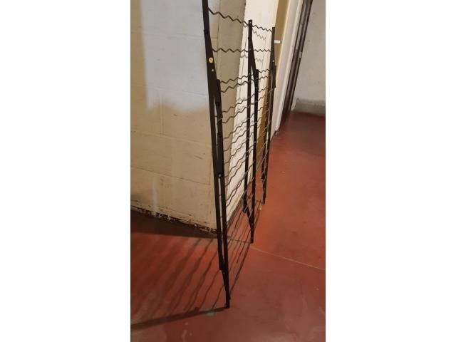 Photo Porte bouteilles en métal laqué brun (100 bouteilles). image 4/4