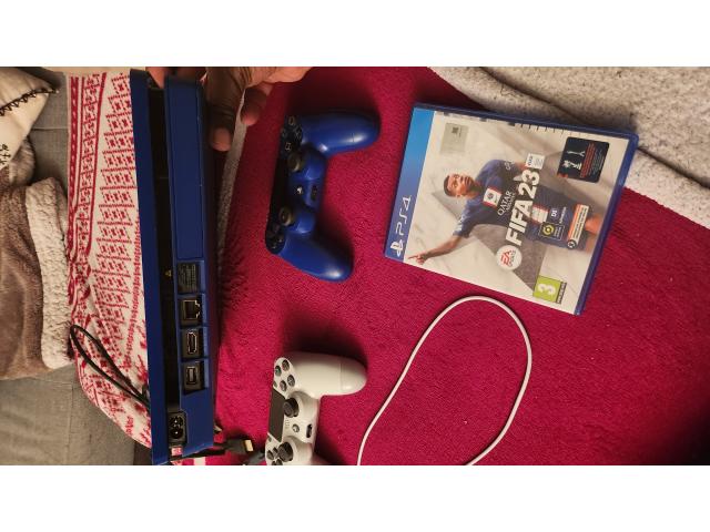 Photo Ps4 / 2 manettes / Fifa23 image 4/4
