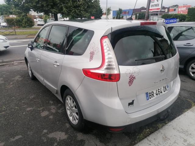 Photo Renault Grand Scenic III-1.9 dCi 130ch-FAP- Bose-7 places image 4/6