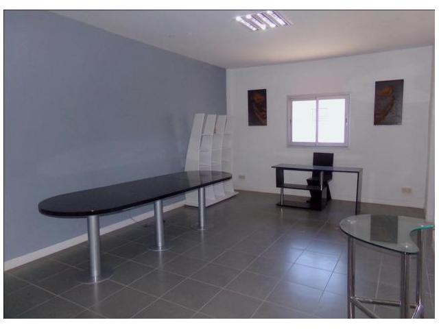 Photo Showroom et bureaux rénovés à  vendre à Sidi Ghanem image 4/6