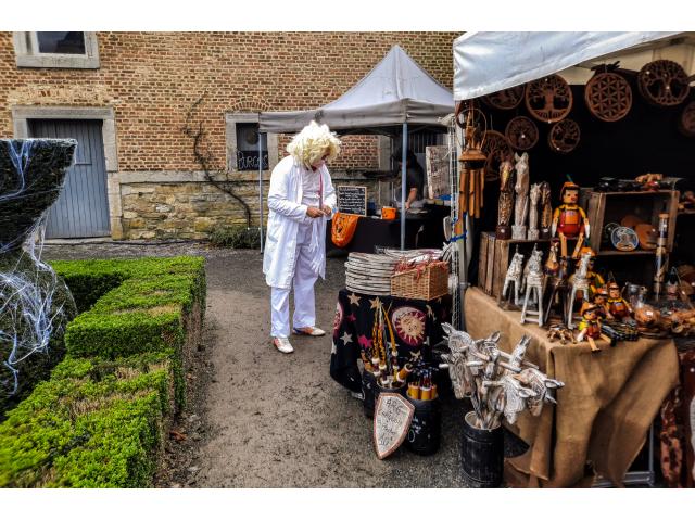 Photo Spectacle comique, participatif et animations de rue pour vos fêtes d'Halloween, arbres de Noël, ... image 4/6