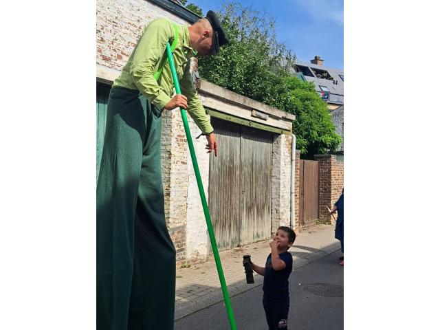 Photo Spectacle de clown, animations de rue, du mime, de la statue vivante, échassier, faux serveur pour é image 4/6