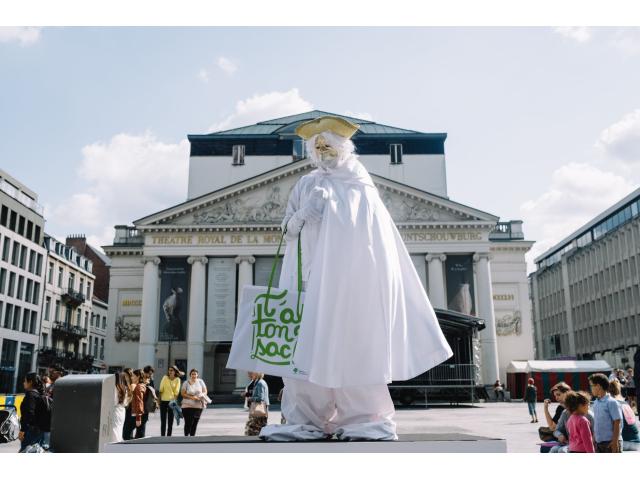 Photo Spectacle de clown, animations de rue, du mime, de la statue vivante, échassier, faux serveur pour é image 4/6