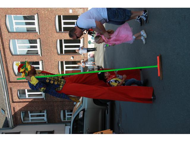 Photo Spectacle de clown, animations de rue, du mime, du faux serveur, de l'échassier de rue pour égayer v image 4/6