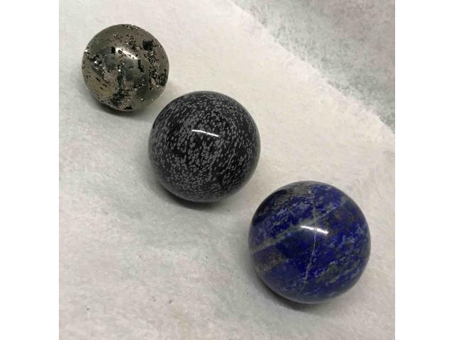 Photo Sphère en Pyrite, Obsidienne ou Lapis-lazuli - D: 6 à 7,5 cm image 4/5