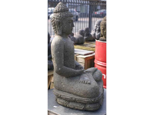 Photo Statue de Bouddha assis en pierre de lave naturelle - H: 61 cm image 4/4