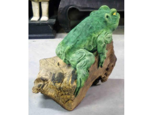 Photo statue de grenouille sur tronc en bois - H: 41 cm image 4/4