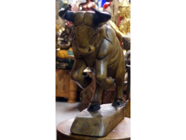 Photo statue de taureau en bois - H: 38 cm image 4/4