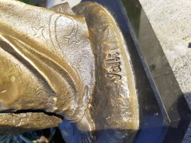 Photo STATUE EN BRONZE SIGNE SUR SOCLE(Jésus Christ) image 4/6