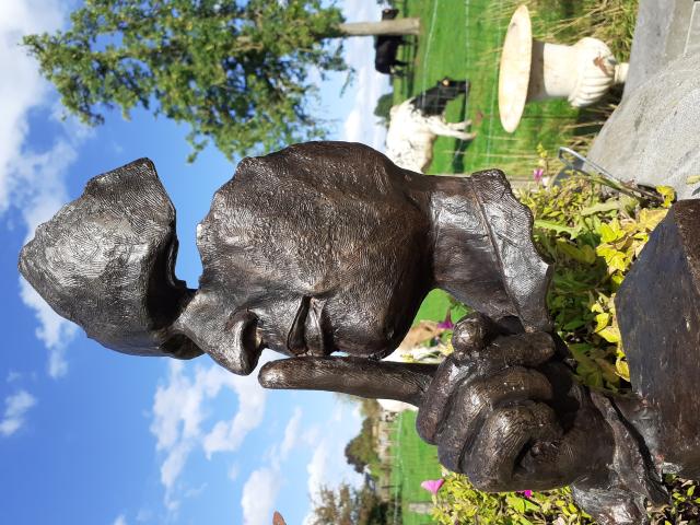 Photo Statue en bronze sur socle en marbre (le chut) image 4/6